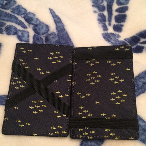 Folding wallet card holder. Fish design. - Picture 2 of 3